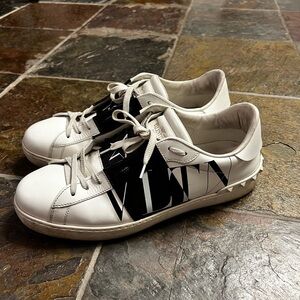 Valentino logo sneakers